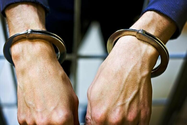 На Сумщині до 7 років позбавлення волі засуджено рецидивіста за грабіж, крадіжки та зберігання наркотиків