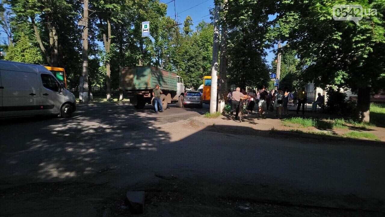 У Сумах сталася аварія за участю маршрутки, фото-1 У Сумах сталася аварія за участю маршрутки, фото-1