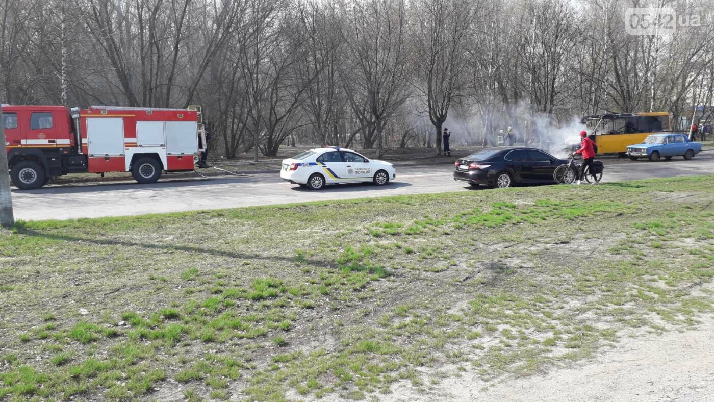 У Сумах згоріла маршрутка, фото-1 У Сумах згоріла маршрутка, фото-1