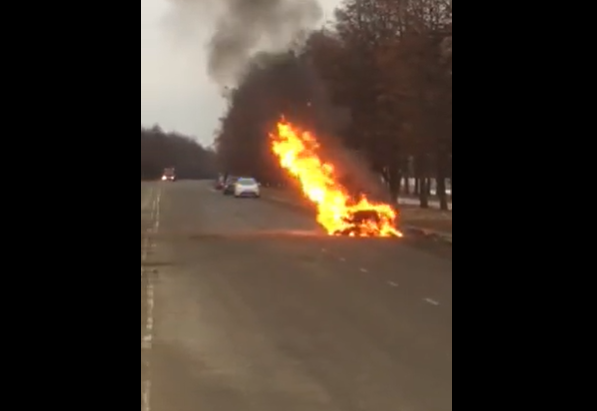 У Сумах згоріла автівка