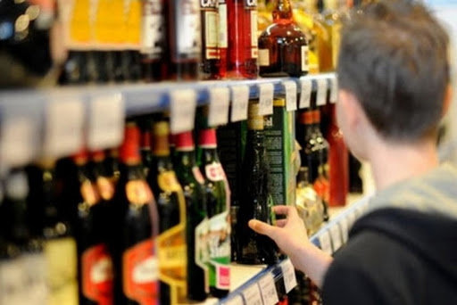 На Сумщині продавчиню оштрафували на 8, 5 тисяч гривень за продаж алкоголю неповнолітнім