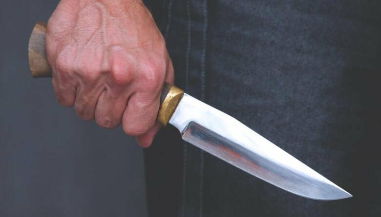 У Сумах патрульні у учасника бійки виявили ніж з ознаками холодної зброї