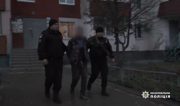 В Сумах на крыше многоэтажки задержали вора, фото-1 В Сумах на крыше многоэтажки задержали вора, фото-1