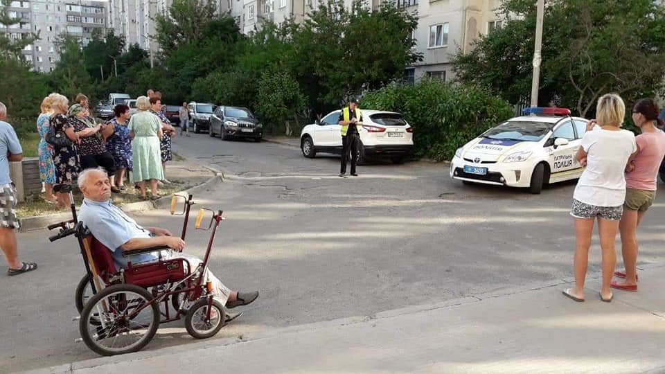 У Сумах жителі будинку 7 на Лушпи перекрили дорогу, фото-2 У Сумах жителі будинку 7 на Лушпи перекрили дорогу, фото-2
