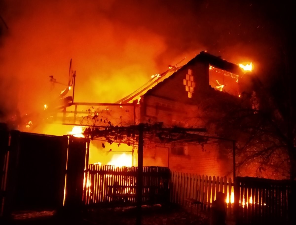 Під Сумами згорів будинок