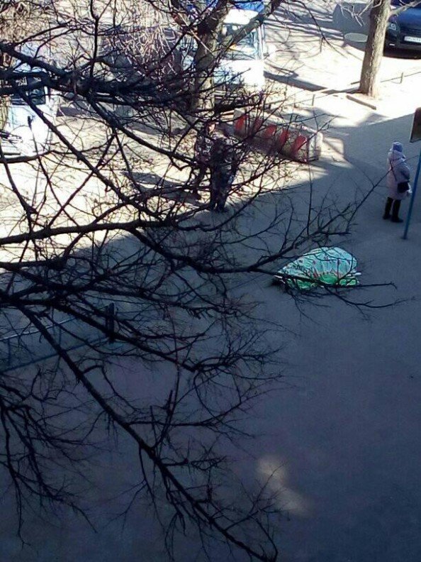 У Сумах посеред вулиці помер чоловік, фото-1 У Сумах посеред вулиці помер чоловік, фото-1