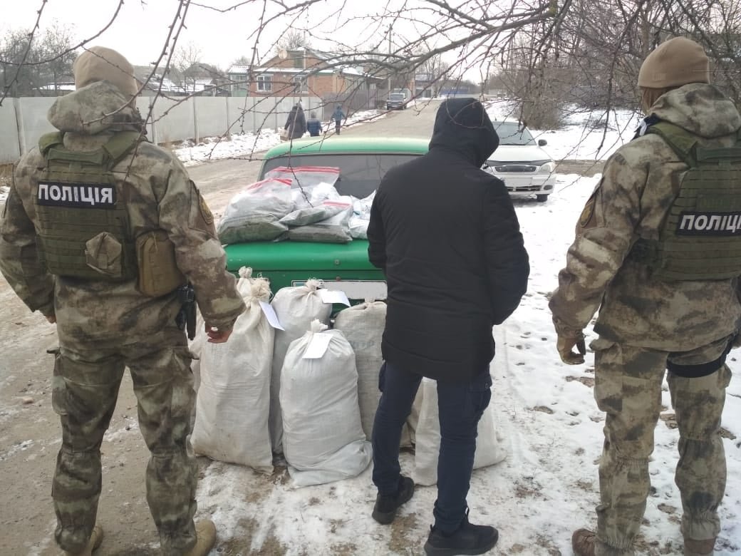 У жителя Сумщини поліцейські вилучили велику партію коноплі, фото-1