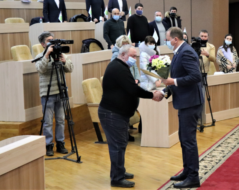 У Сумах батькам загиблих АТОвців вручили нагороди дітей, фото-2