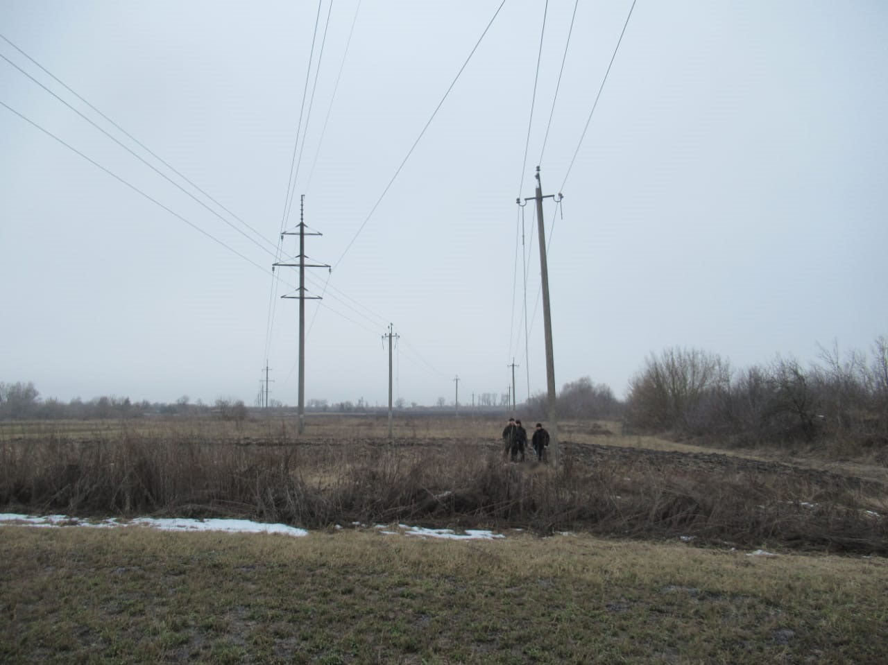 На Сумщині поліцейські розслідують загибель електрика, якого вбило струмом