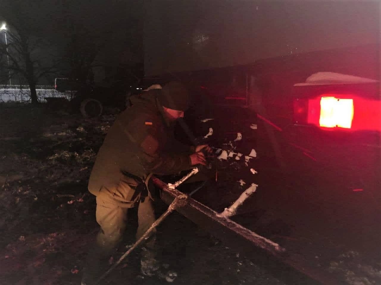 Сумські нацгвардійці врятували водія вантажівки зі снігового полону