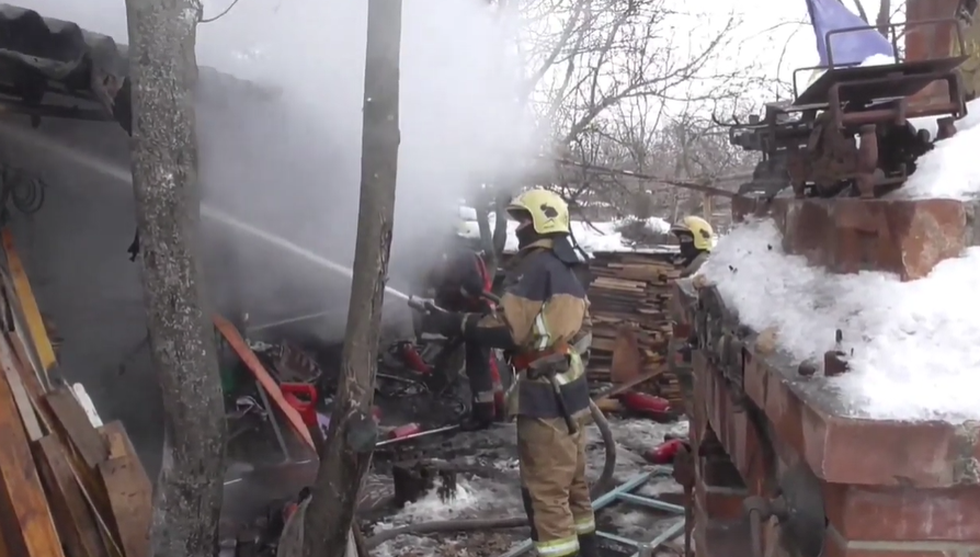 Під Сумами під час пожежі ледь не вибухнили газові балони