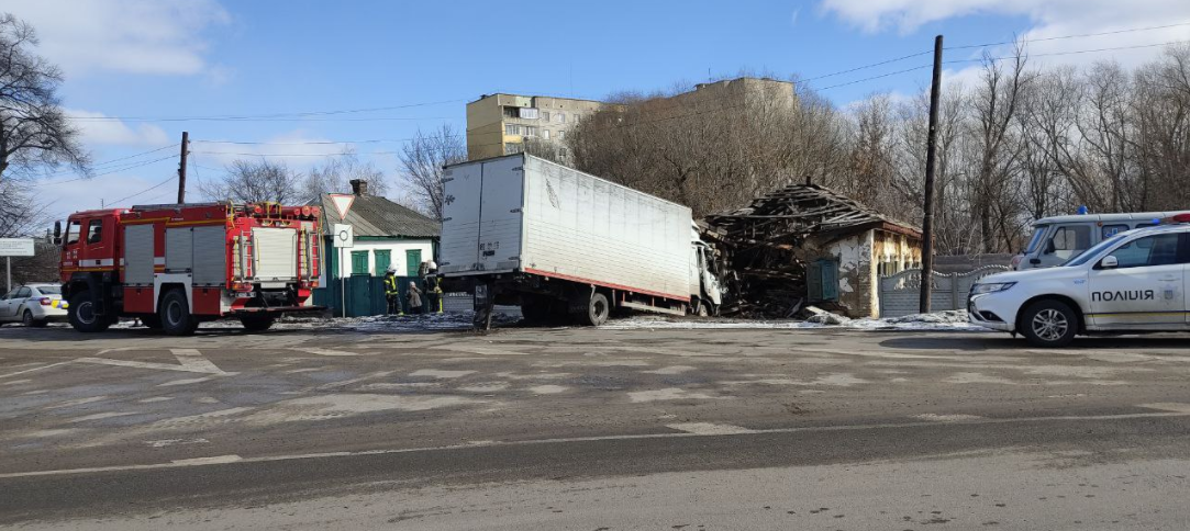 На Сумщині рятувальники деблокували тіло загиблого під час ДТП водія