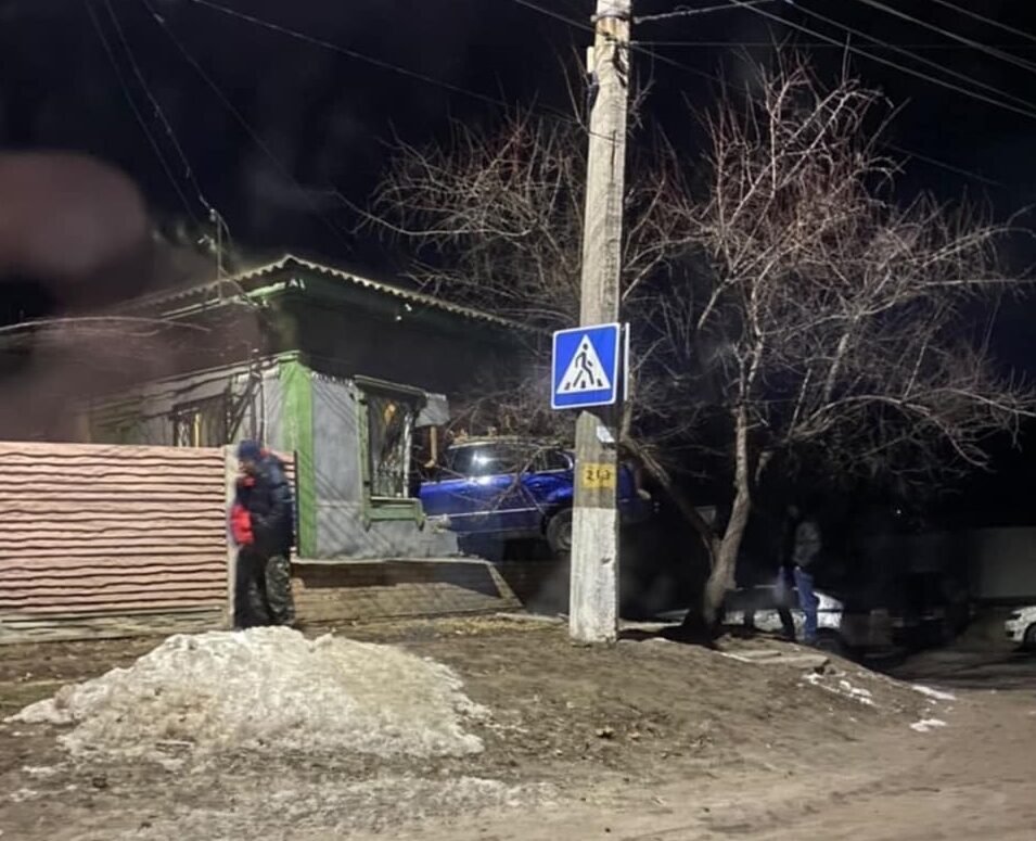 Ще один автомобіль на Сумщині в'їхав у будинок
