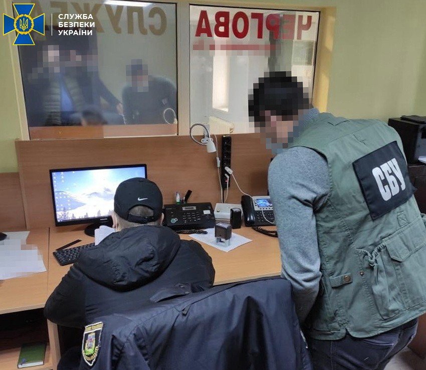 СБУ викрила посадовців, які продавали секретну інформацію силових відомств, фото-1