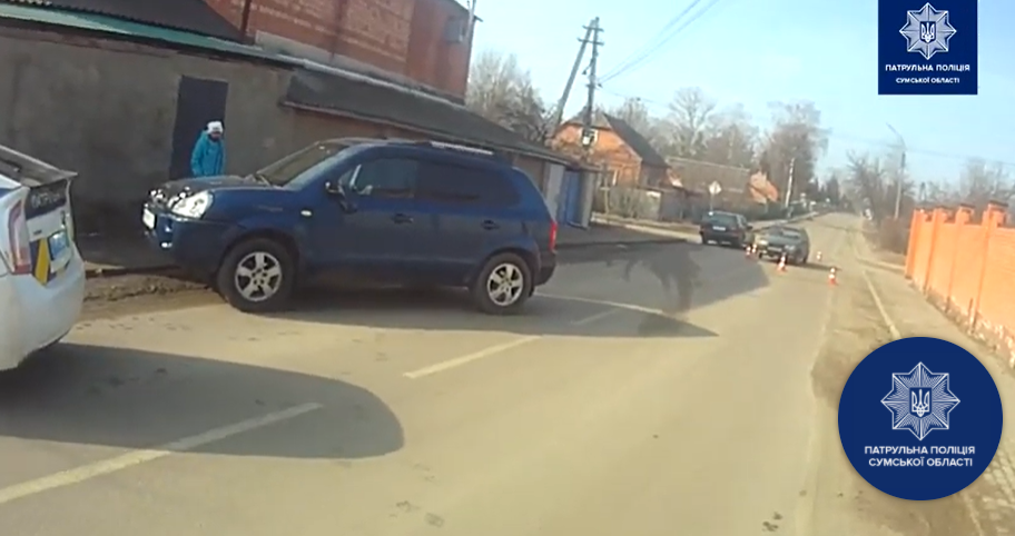 У Сумах на тротуарі пішохода збили 