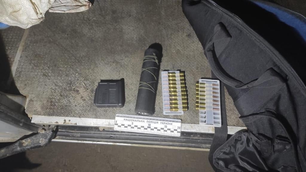 На Сумщині поліція затримала браконьєра, який вбив косуль, одна з яких була вагітна, фото-2
