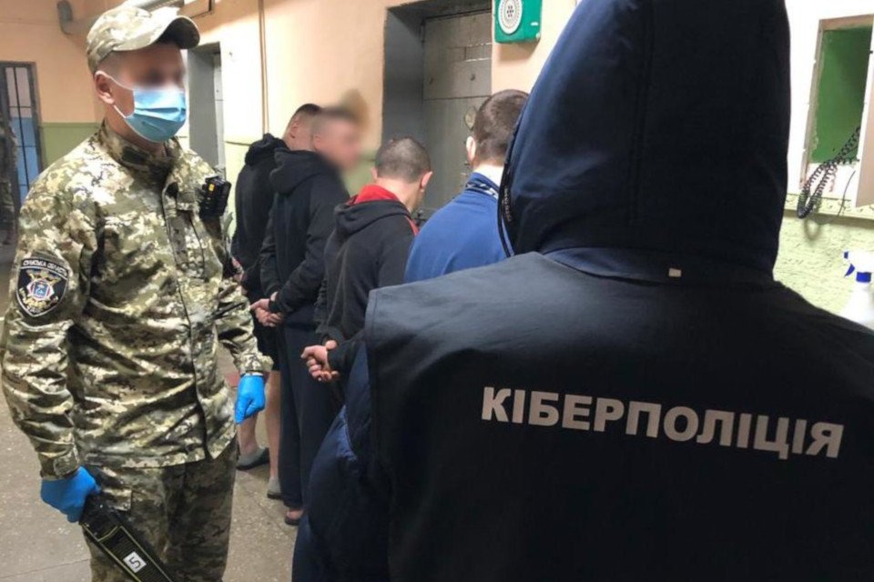 У Сумському СІЗО викрили злочинця, який розповсюджував «вірус» для крадіжок грошей із онлайн-банкінгу