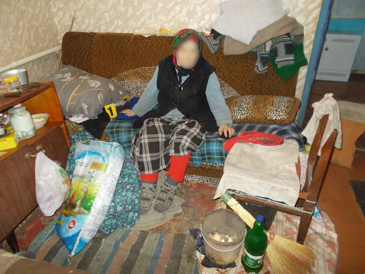 На Сумщині соцпрацівниця обікрала 88-річну пенсіонерку