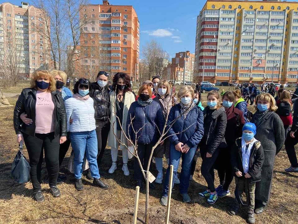 У Сумах біля озера Чеха в пам’ять по лікаря висадили іменне дерево Ємця  Олександра Михайловича , фото-3