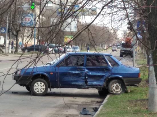На Сумщині нетверезий за кермом ЗАЗ Vida не розминувся з автомобілем, що не рухався, фото-3