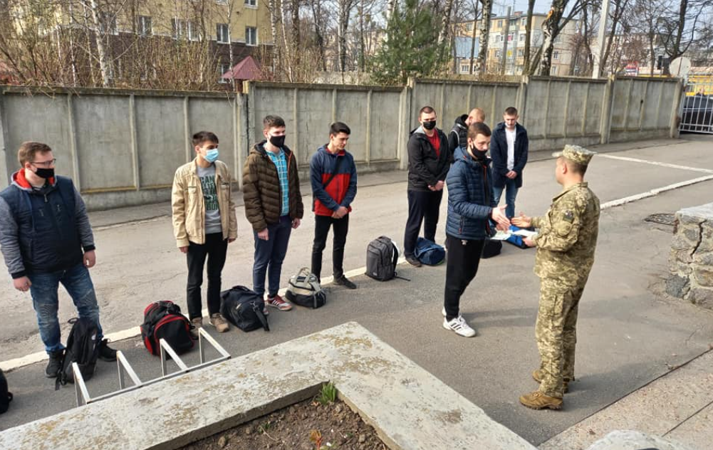 У Сумах відбулися чергові відправки призовників, фото-1