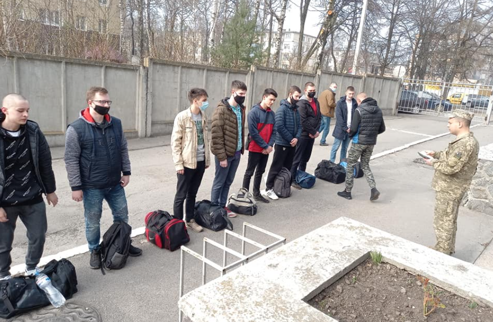 У Сумах відбулися чергові відправки призовників, фото-3