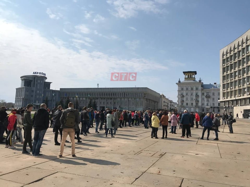Сумські підприємці чекають під міськрадою на рішення обласної комісії ТЕБ та НС 