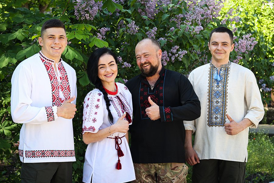 Нацгвардійці на Сході змінили військовий одяг на вишиванки!, фото-1