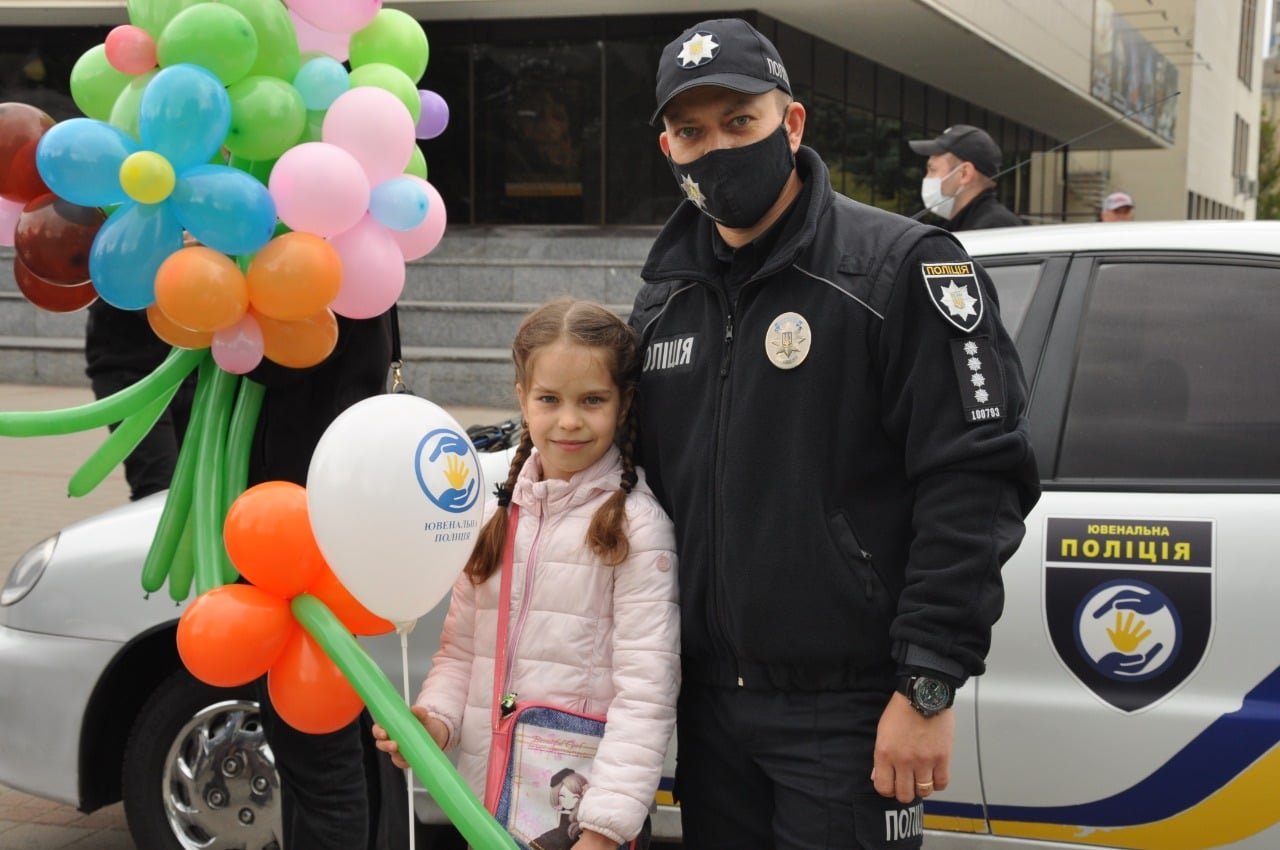 У Сумах на Театральній площі поліцейські провели свято для дітей, фото-19