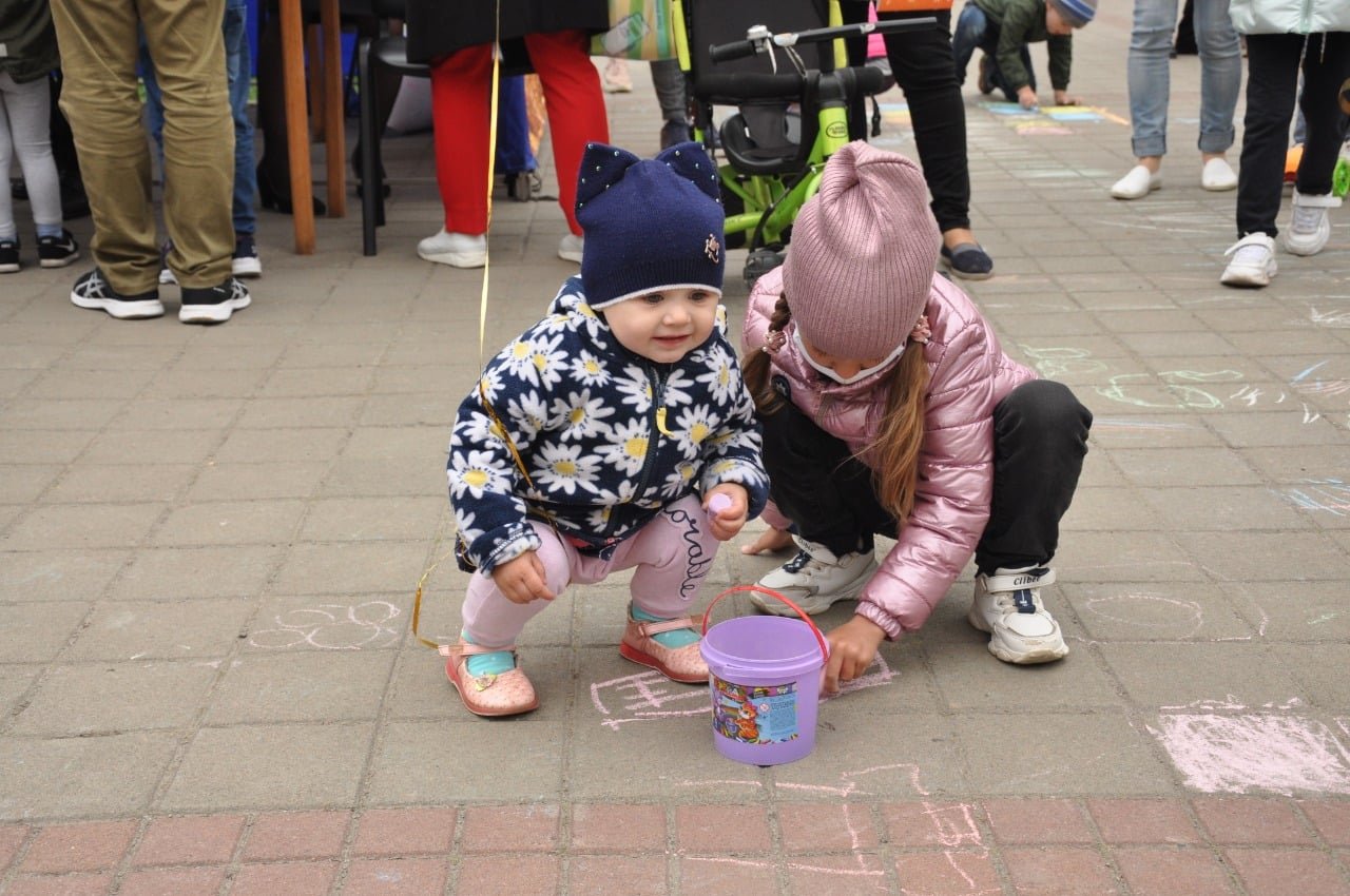 У Сумах на Театральній площі поліцейські провели свято для дітей, фото-10