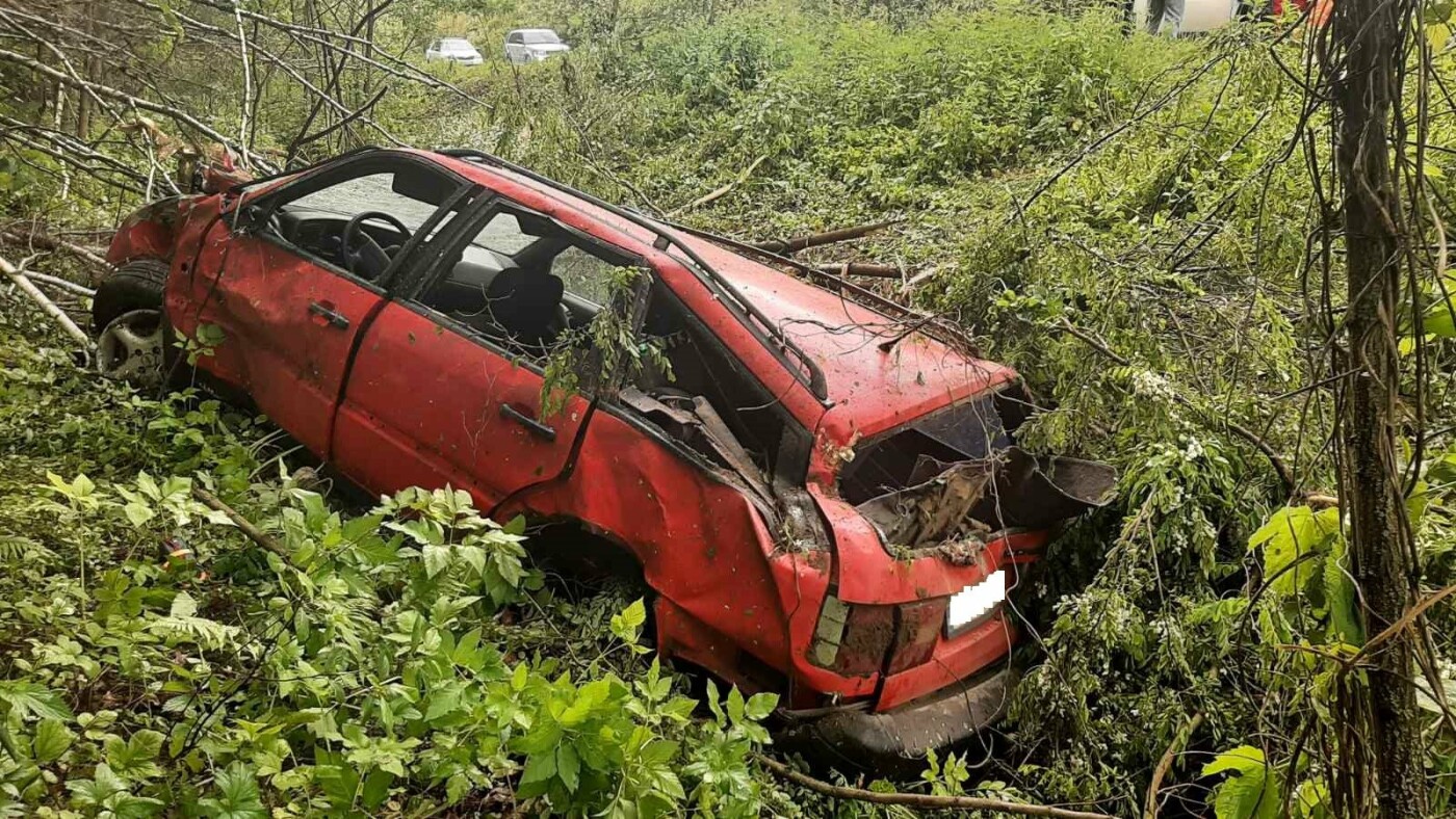 На Сумщині «Passat» злетів у кювет: постраждав водій, фото-2