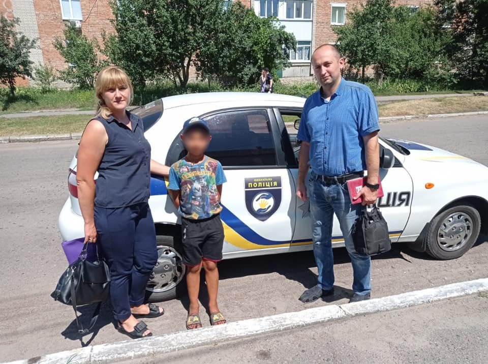 Вийшла з магазину, а дитини немає: на Сумщині розшукали 9-річного хлопчика