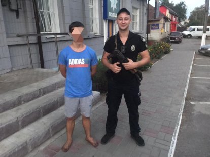 Підліток босоніж йшов з Сум до Шостки: поліцейські купили йому квиток