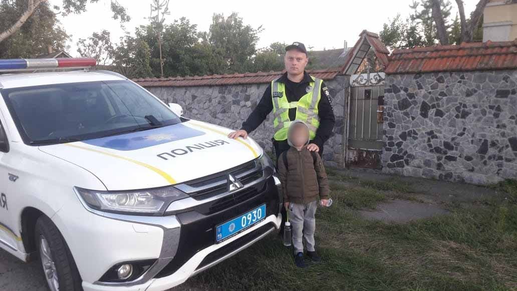 На Сумщині поліцейські розшукали батька малолітнього мандрівника та повернули йому сина