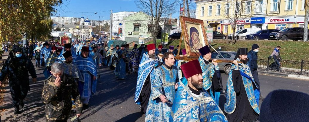 В переддень червоної зони у Сумах провели масову хресну ходу