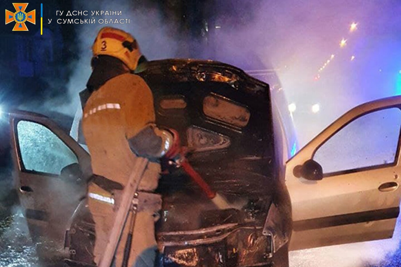 Вночі у Сумах на Троїцькій горіло авто