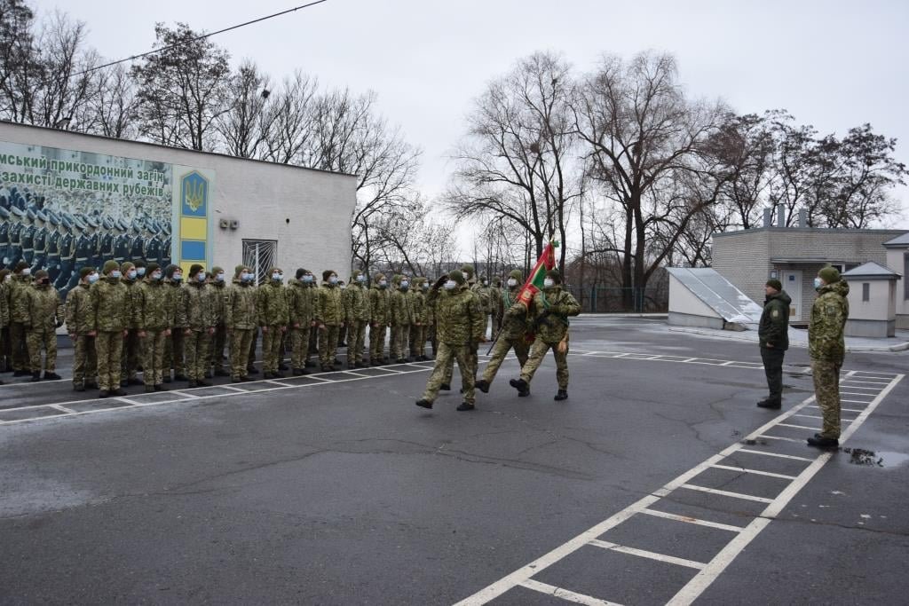 У Сумах звільнили в запас строковиків-прикордонників