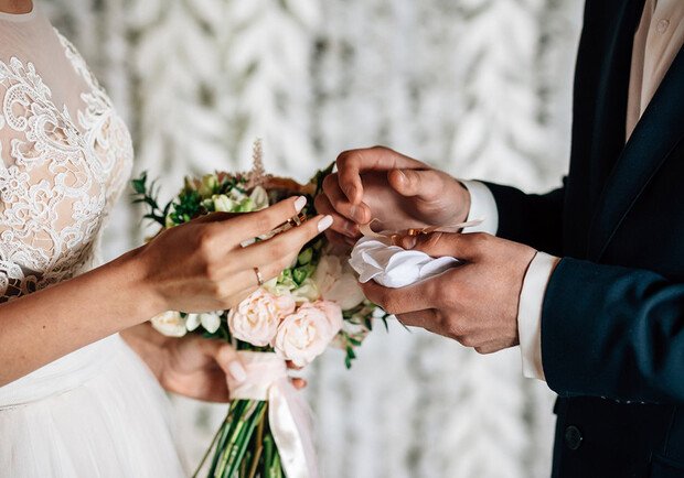 На Сумщині 76 пар одружилися 22.02.2022
