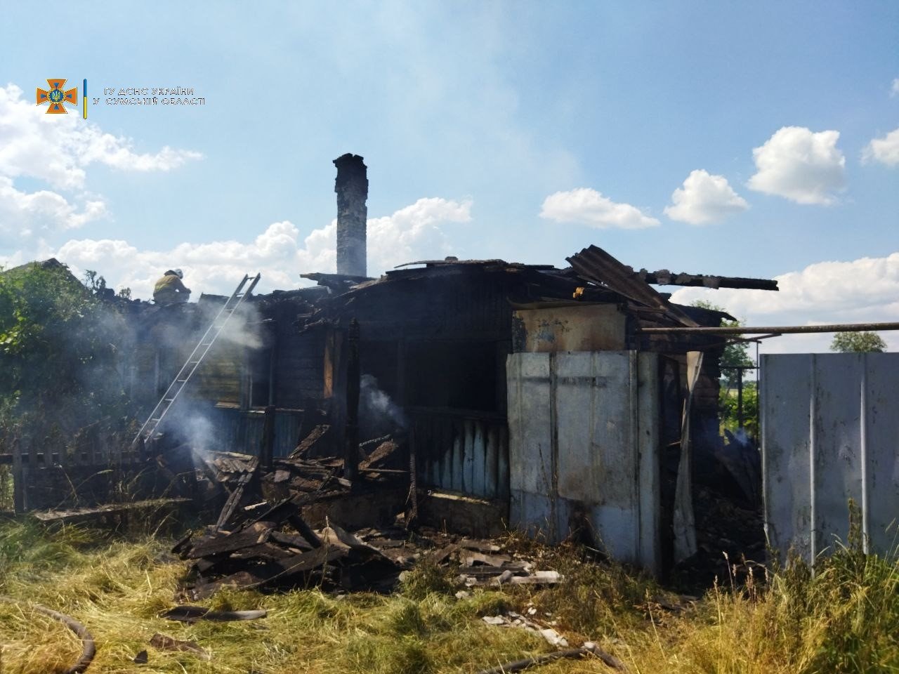 Сумська область: запобігли масштабній пожежі в житловому секторі 