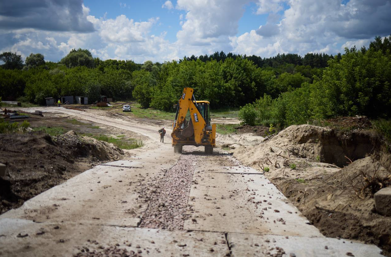 У селі Бишкінь відновлюють зруйнований міст