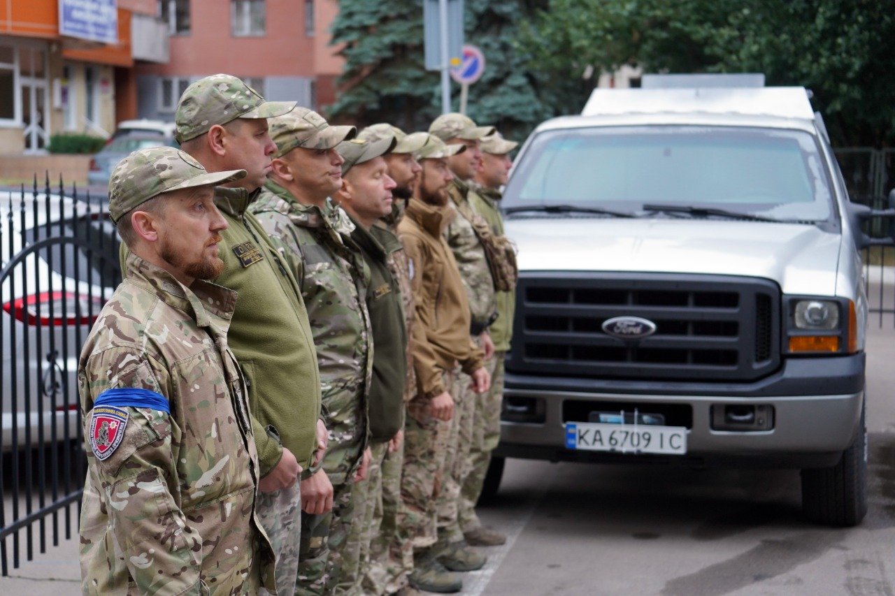 Вибухотехнікам Сумщини вручили службовий автомобіль та професійне обладнання