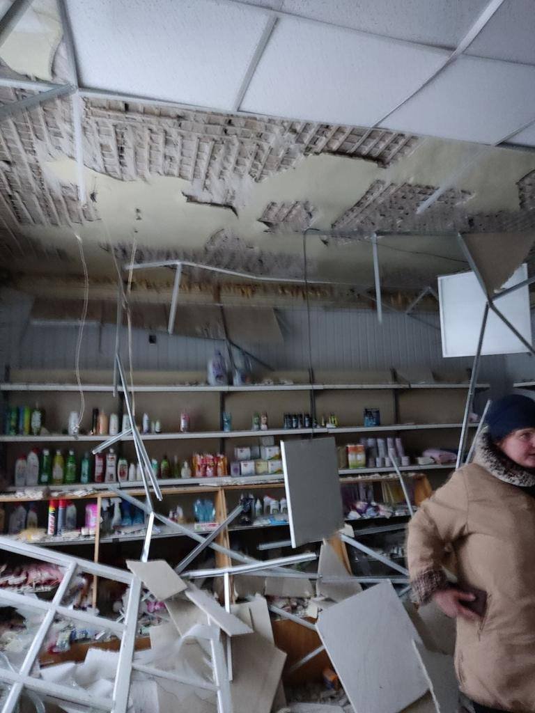 Сумська ОВА показала наслідки вчорашнього обстрілу села Рижівка у Білопільській громаді 