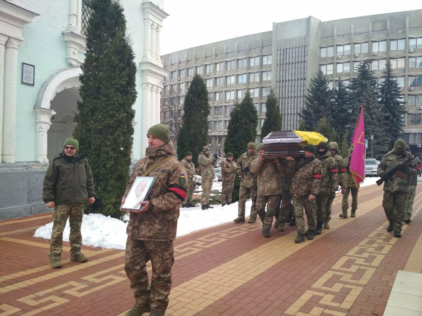 Сумчани провели в останню путь Захисника України Олега Бугаєнка