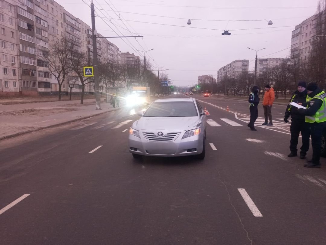 На проспекті Свободи у Сумах на переході збили жінку