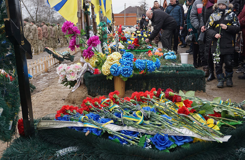 Рік масштабного вторгнення: в Охтирці вшанували загиблих жителів міста