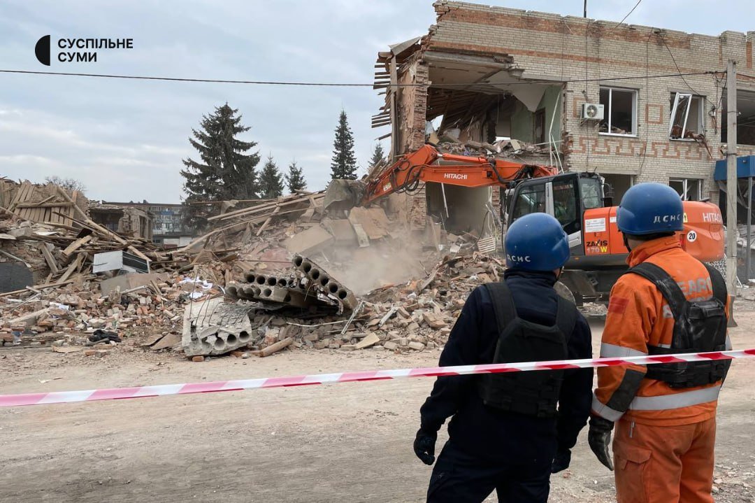 Двоє загиблих, 9 травмованих, зруйновані будівлі: що відомо про обстріл Сумського району 24 березня станом на 11:30