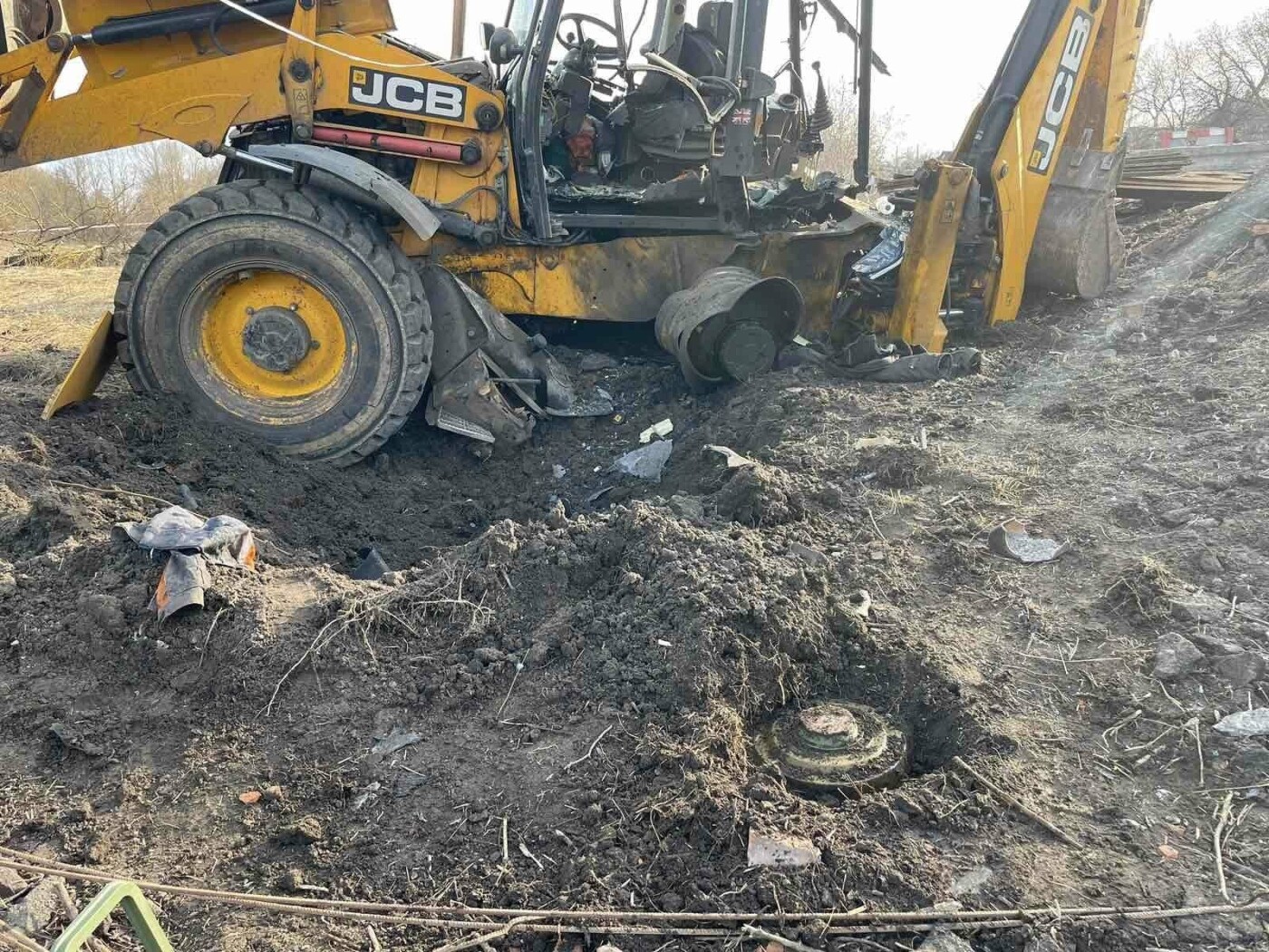 На полі, де нещодавно на Сумщині підірвався екскаватор, знайшли ще міни