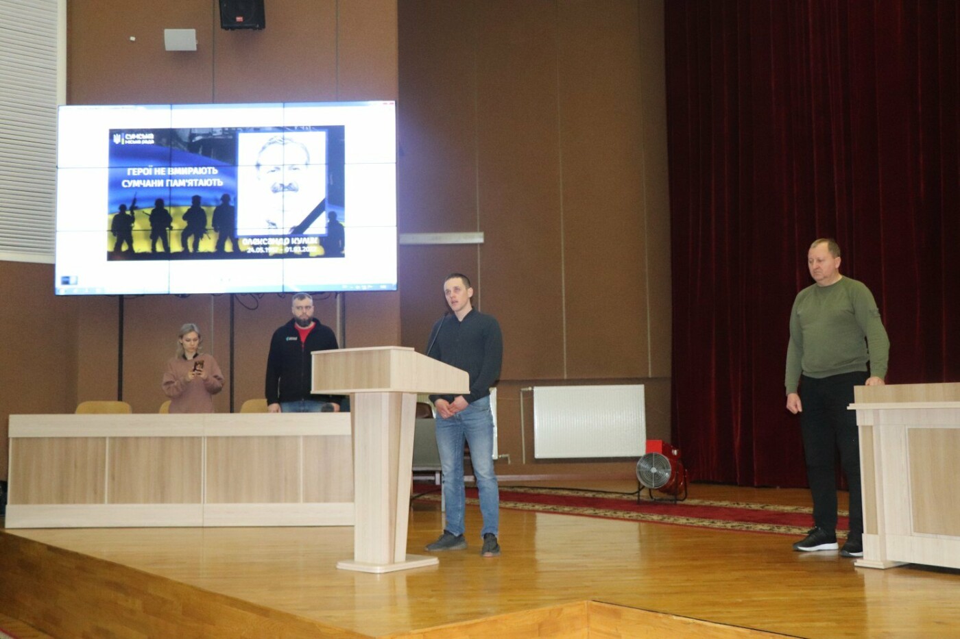 Рідним загиблих сумчан-героїв вручили посвідчення «Почесний громадянин м. Суми»