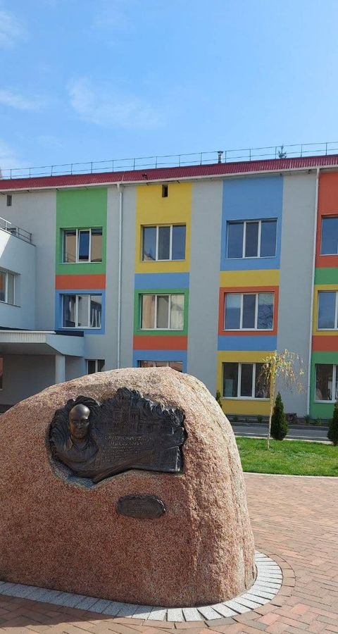 У Сумах до Великодня прикрасили Сквер лікаря Олександра Ємця