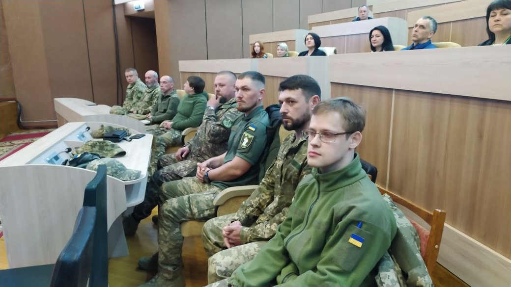 У Сумах військових нагородили відзнаками 
